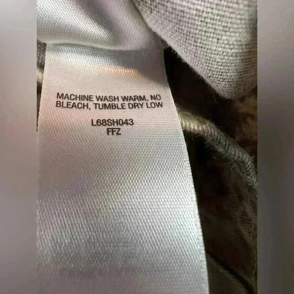 Cabela’s womens size Medium Zonz Woodland hunting shirt button down camouflage - Picture 9 of 11